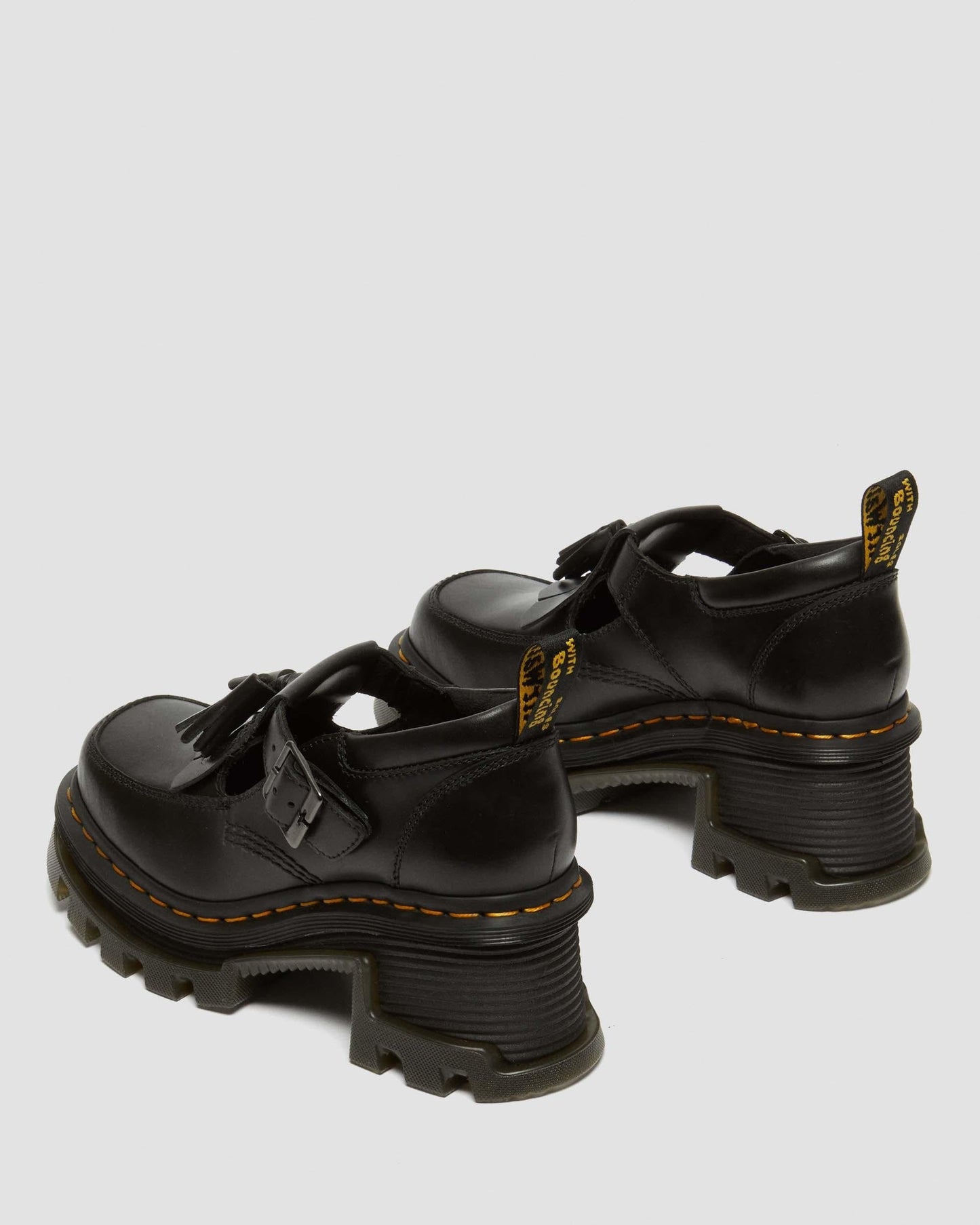 https://cdn.media.amplience.net/i/drmartens/31494001.86.jpg