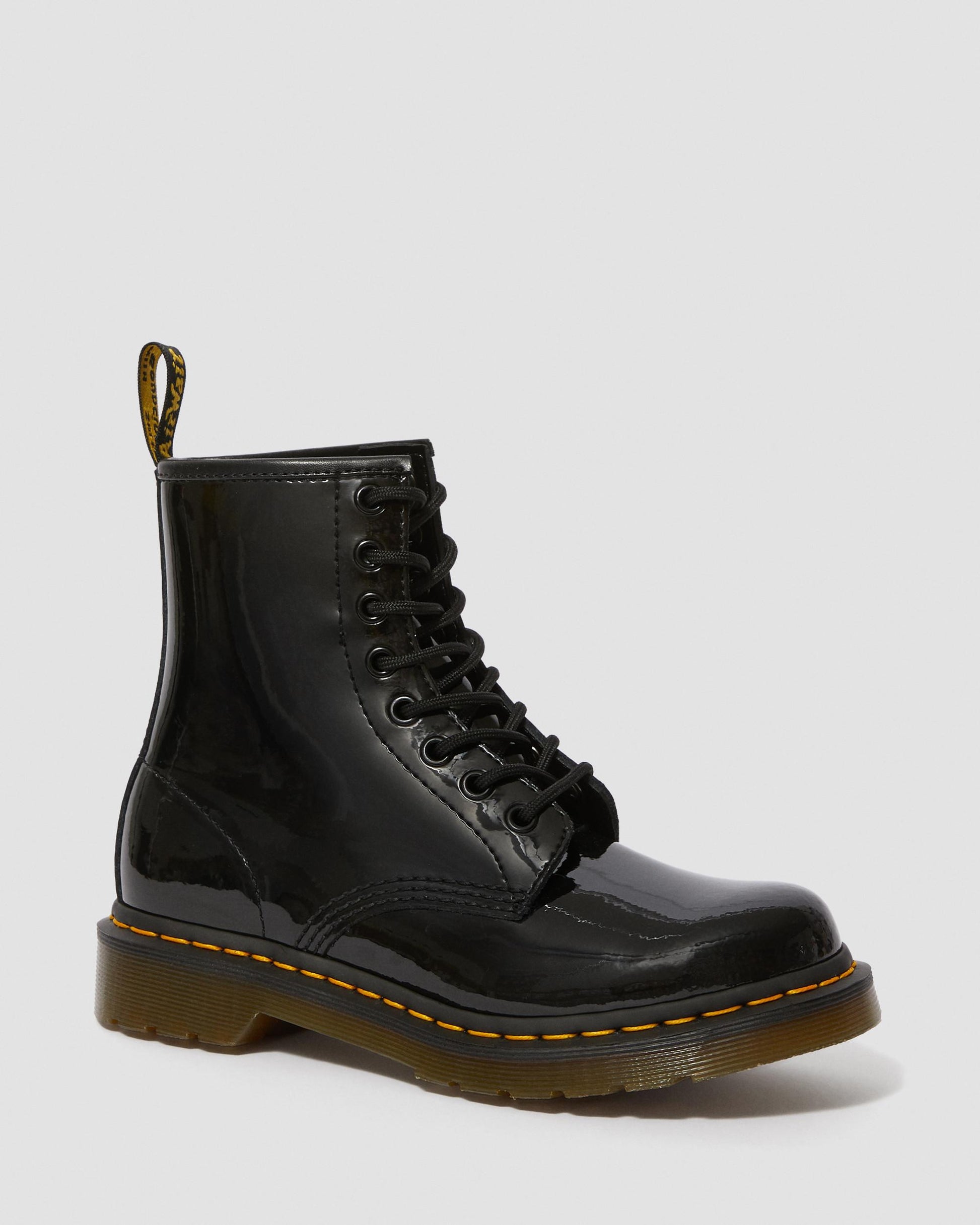 https://cdn.media.amplience.net/i/drmartens/11821011.80.jpg