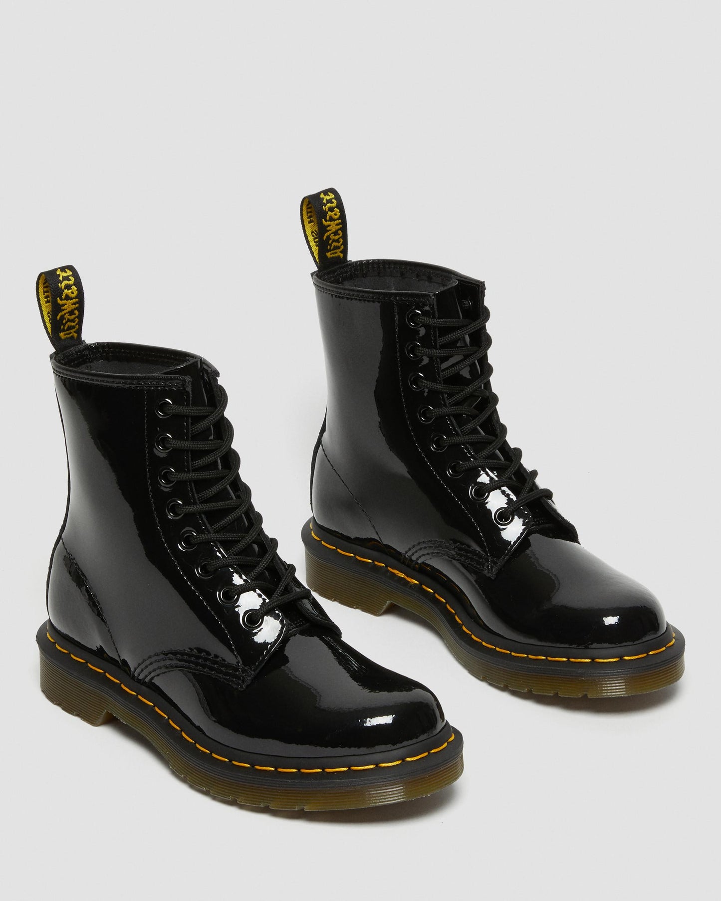 https://cdn.media.amplience.net/i/drmartens/11821011.83.jpg