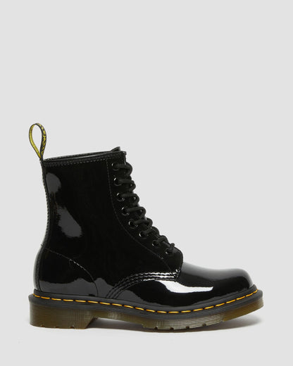 https://cdn.media.amplience.net/i/drmartens/11821011.85.jpg