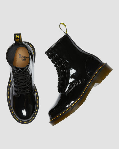https://cdn.media.amplience.net/i/drmartens/11821011.88.jpg