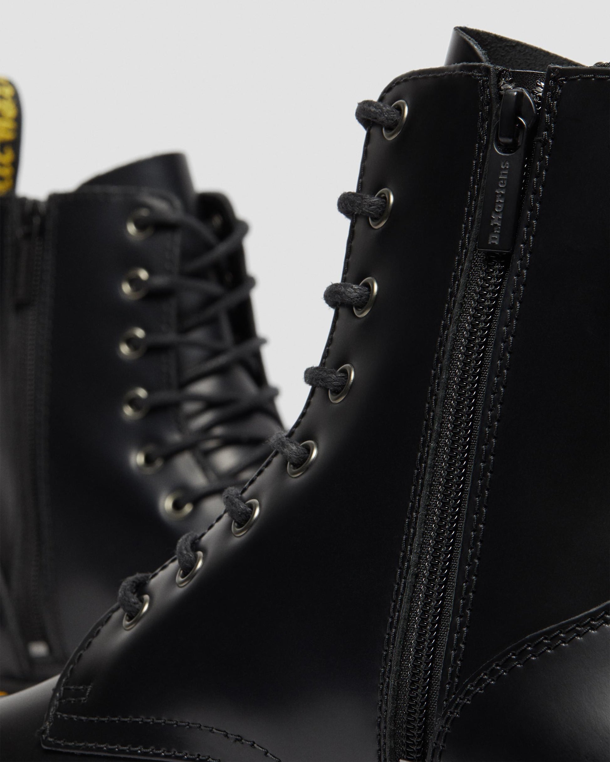 https://cdn.media.amplience.net/i/drmartens/15265001.82.jpg