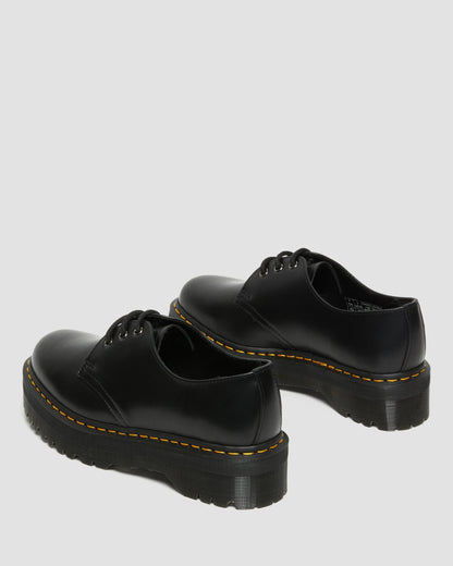 https://cdn.media.amplience.net/i/drmartens/25567001.84.jpg
