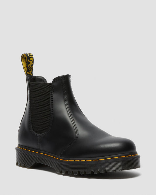 https://cdn.media.amplience.net/i/drmartens/26205001.80.jpg