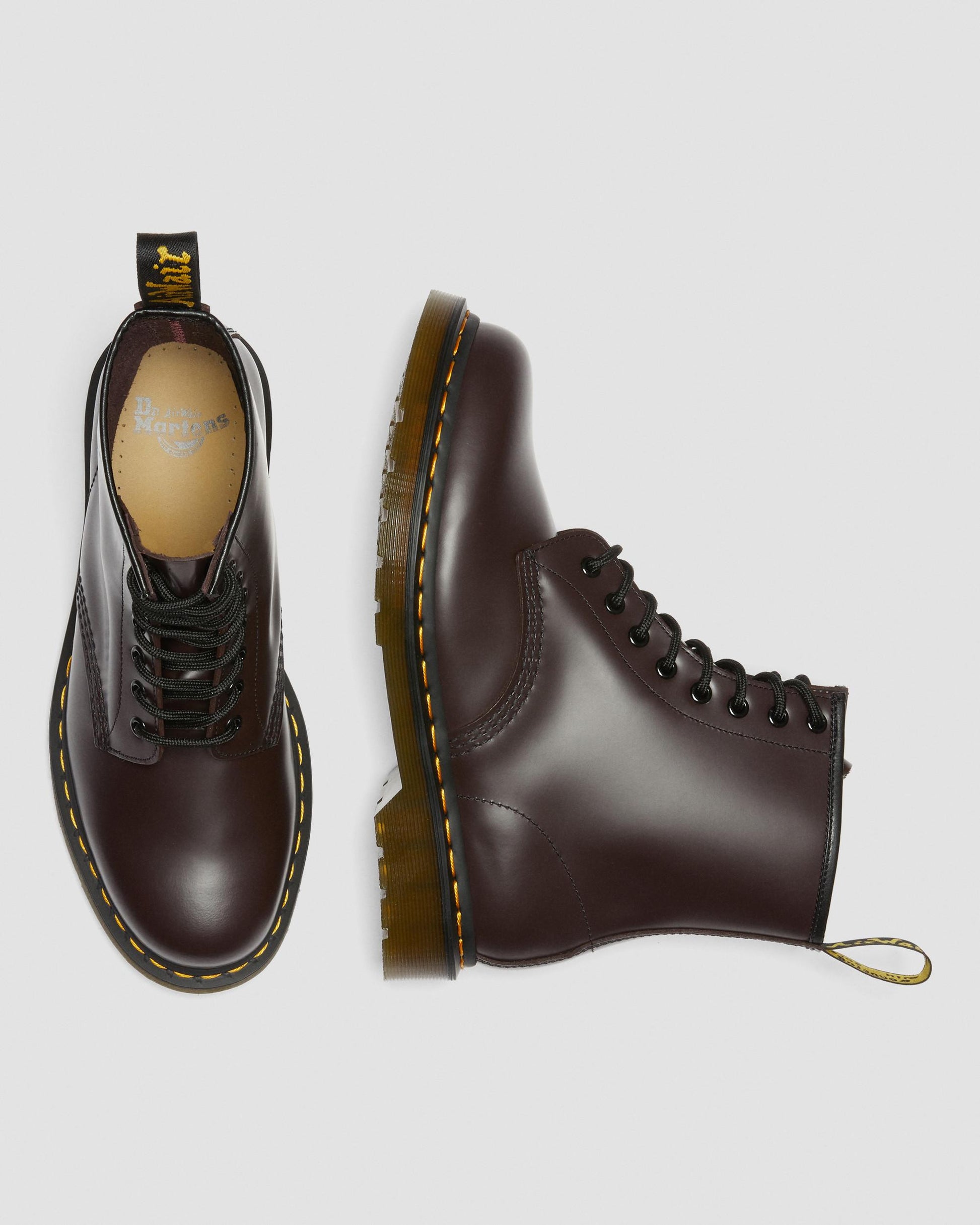 https://cdn.media.amplience.net/i/drmartens/27277626.88.jpg