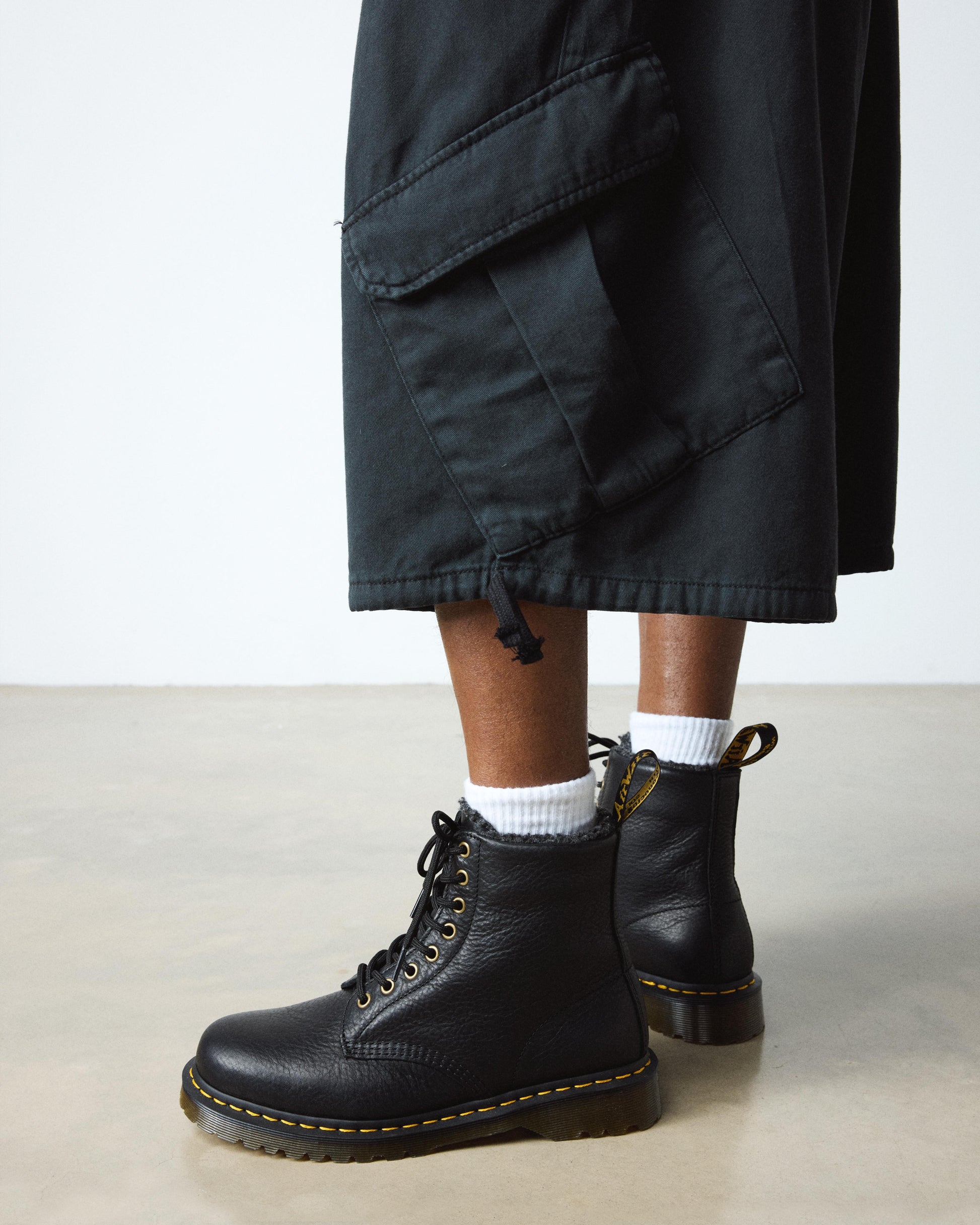 https://cdn.media.amplience.net/i/drmartens/31873001.81.jpg
