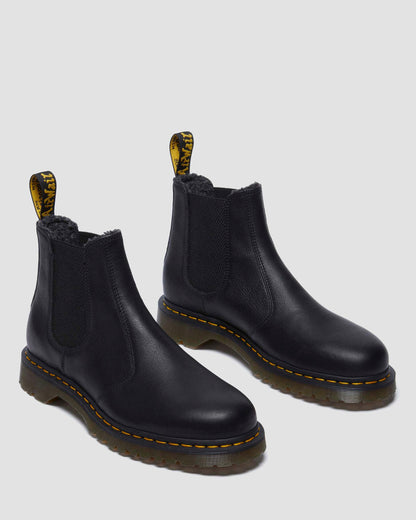 https://cdn.media.amplience.net/i/drmartens/31874001.83.jpg