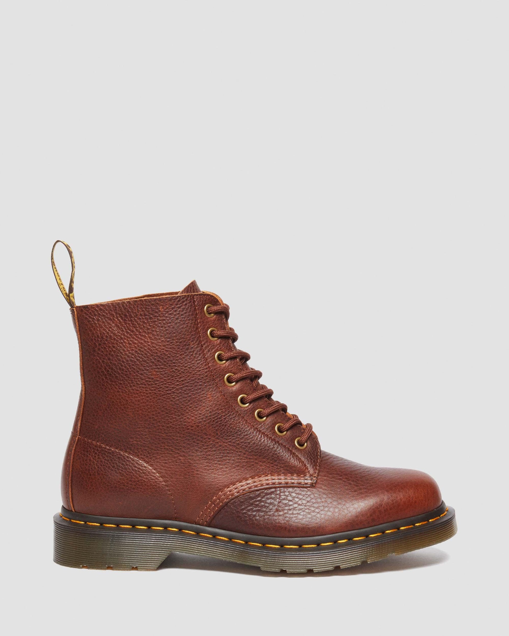 https://cdn.media.amplience.net/i/drmartens/31976253.86.jpg
